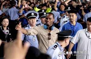 Heroes welcome - Drogba at Pudong Airport