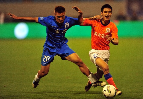 tang miao fights for ball