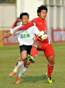 Lu Lin battles for possession