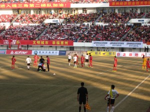 Lu Lin waits to take a corner