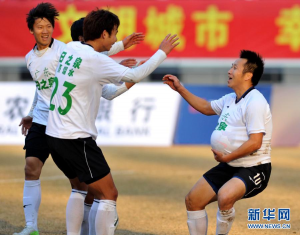 Guangzhou R&F teammates Lu Lin and Feng Zhuoyi celebrate