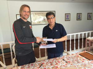 Ian Walker and Xu Genbao smile for the cameras having signed a new 3-year deal.