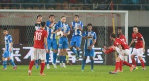 Neither Huang Bowen nor Diamanti could score from promising free kick positions