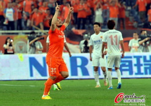 Aloisio celebrates Shandong's third goal.