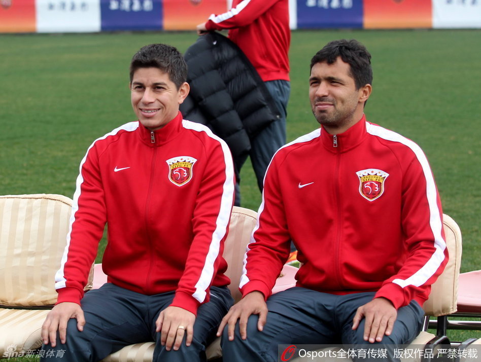 Much adored Dario Conca (l) is back in China with Shanghai East Asia