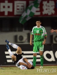 Well Worth It? Li Weifeng rolls around on the ground during the tussle with Lu Jiang which led to Wuhan Guanggu exiting the league.