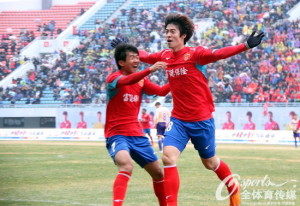 Ha Tae-goon celebrate Yanbian's return home with a goal