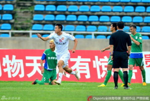 Hunan's Li Xiang celebrates one of his strikes against Zhicheng