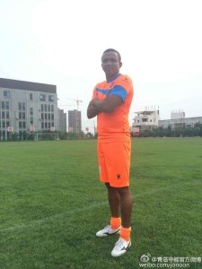 Rogerinho proudly poses in his new kit