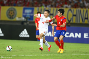 South Korea centre back Kim Ju-young (4) got the better of his first half tussle Gao Lin (18)