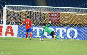 Lee Jong-ho is about to score South Korea's second despite the best efforts of Wang Dalei