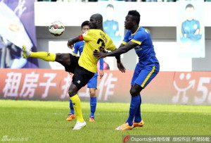 Hohhot's Jonas Salley tussles with Juan Nunez