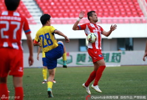 Songjiang's Mario Lucio blocks Ma Xinyu's (28) clearance