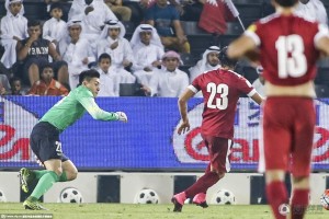 Wang Dalei saves Mei Fang's blushes by closing down Qatar forward Sebastian Suria