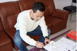 Make Yourself At Home: Han Guanghui signs the contract to seal his return to Yanbian