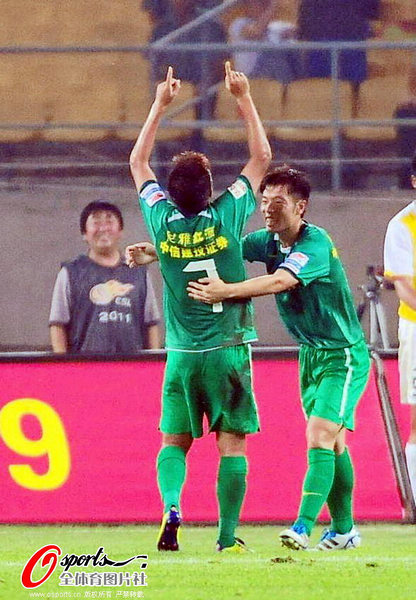 wang changqing celebrates his goal